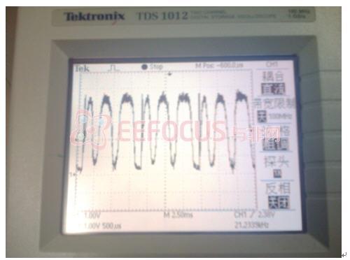 图3-5使用泰克示波器TDS1012检测CCD输出电压