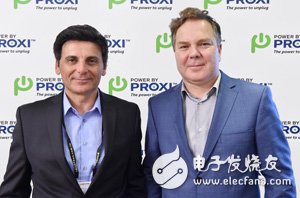 PowerbyProxi执行长Greg Cross（右）表示，日常生活中，还包括各种尺寸、形状、角度的非平面电子产品，因此磁共振技术终将成解套之法。左为PowerbyProxi消费科技事业群业务发展部门副总裁Tony Francesca。